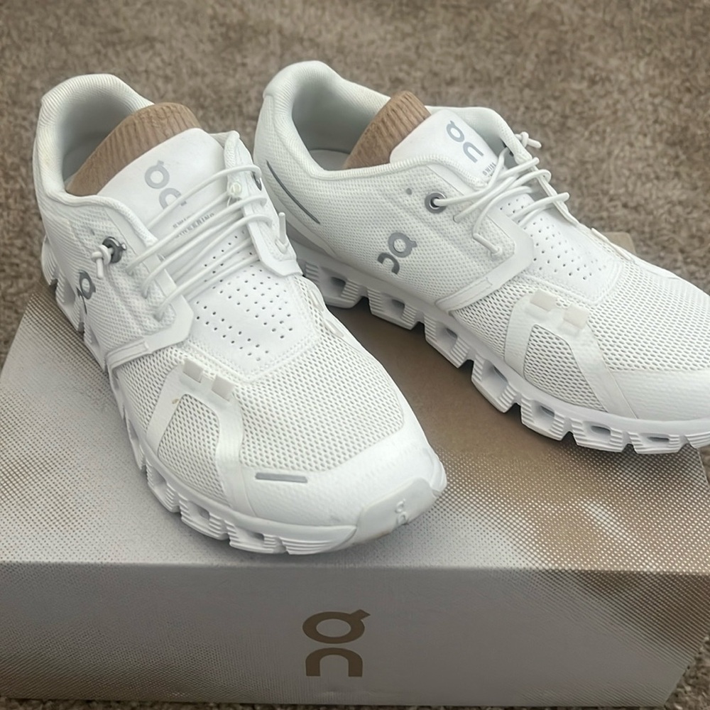 CLOUD shoes worn maybe twice has small stain you can remove it comfortable